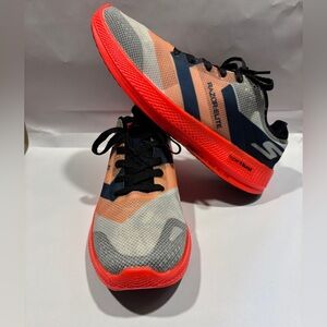 Men’s 7.5 Sketchers Razor Elite running shoe